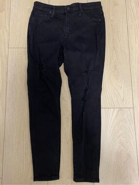 Universal Thread distressed Black Skinny Jeans